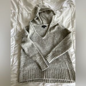 American Eagle sweater with hood